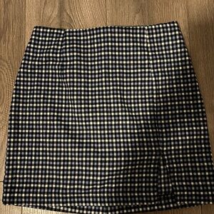 only worn once. smoke free/pet free home. feel free to message me!